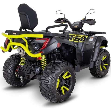 Novi quad s naslonom na bijeloj pozadini