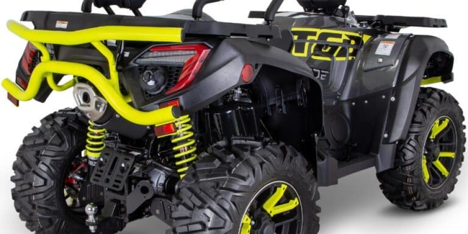 Novi quad s naslonom na bijeloj pozadini