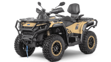 Quad vozilo s terenskim gumama i prtljažnicima